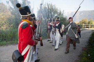 Reconstitution d'un bivouac de la période napoléonienne à Vourey en Isère. Une troupe napoléonienne affronte l'ennemi