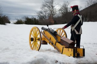 Laffrey. Commémoration du 7 mars à la prairie de la rencontre. Le coup de canon