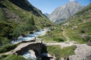 Saint Christophe en Oisans. Pont du Vallon de la Lavey