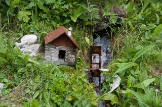 Vallée du Vénéon. Jouet de petit moulin à eau à Champébran