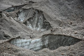 Vallon du Vénéon. Glacier de Bonne Pierre recouvert d'un pierrier.