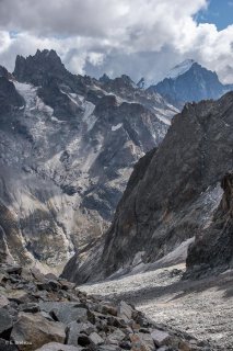 Vallée du Vénéon. Le bas du vallon des Etançons, vue vers l'Est