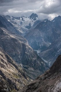 Haute vallée du Vénéon, au fond le glacier de la Pilatte