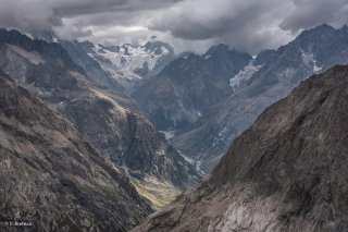 Haute vallée du Vénéon, au fond le glacier de la Pilatte