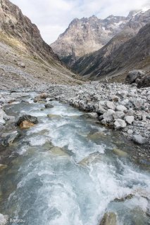 Vallée du Vénéon. Le Vénéon et la Pointe de Balme Rousse en arrière plan