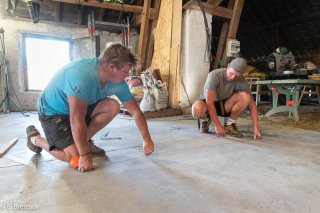 Traçage au sol d'une ferme dans l'atelier