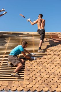 Lancer et réception des tuiles écailles pour la couverture du toit