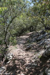 Sentier de grande randonnée GR sur la montagne de la Sainte-Victoire