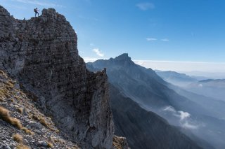 Le sentier de la Baronne avec le Grand Ferrand en arrière plan 