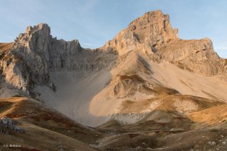 La Combe du Petit Obiou avec la Tête du Petit Obiou et la Grande Tête de l'Obiou. Voie normale de l'ascension 