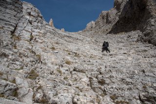 Sous l'Obiou. A la recherche du passage dit des Cheminées. 