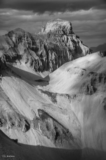 Le massif de l'Obiou, côté sud, avec le col de la Fuvelle, le Malpasset et la Grande Tête de l'Obiou