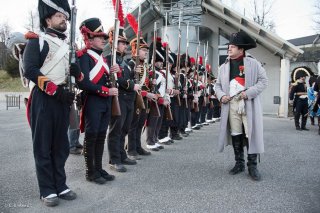 Napoléon et sa troupe à la Motte d'Aveillans (Isère). Préparatifs de la reconstitution du bicentenaire à la prairie de la rencontre à Laffrey. 6 mars 2015