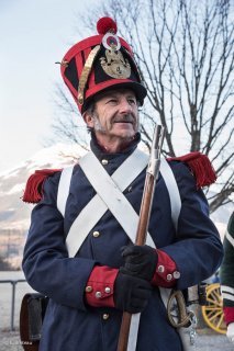 Soldat napoléonien. Reconstitution du bicentenaire à la prairie de la rencontre à Laffrey (Isère). 7 mars 2015