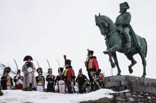 Napoléon à Laffrey (Isère). Reconstitution du bicentenaire de la prairie de la rencontre. 7 mars 2015