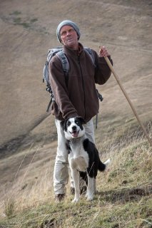 François Riff berger, et Bleu chien de troupeau de race Border Collie. La Salette, Isère