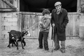 Le grand-père et son petit-fils à Mens. Mars 2015