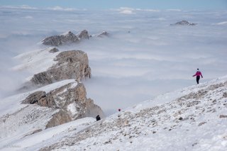 Randonneurs au sommet du Grand Vermont. Réserve naturelle des hauts plateaux. Isère