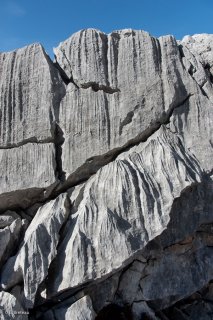 Lapiaz (érosion du calcaire) sur les hauts plateaux du Vercors. Isère