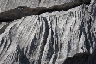 Lapiaz (érosion du calcaire) sur les hauts plateaux du Vercors. Isère