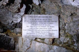 Plaque commémorative pour les résistants tués au Pas de l'Aiguille en juillet 1944. Vercors, Isère