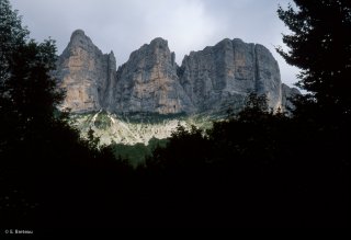 Les falaises de la barrière orientale du Vercors