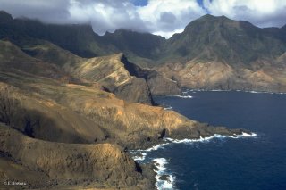 La côte arride de l'île de Robinson Crusoé