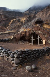 Ile Robinson Crusoé. La présumée grotte de Selkirk à Puerto Ingles