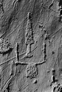 Vallée des Merveilles. Un poignard placé entre les cornes d'un bovin