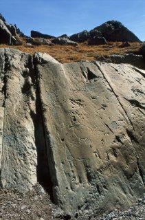 Vallée des Merveilles. Roche de l'homme aux bras en zig zag