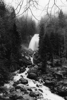 Cascade dans le cirque de Saint Même