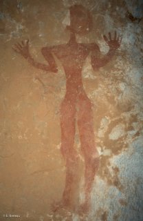 Peinture rupestre dans un abri sous roche, représentation d'un personnage