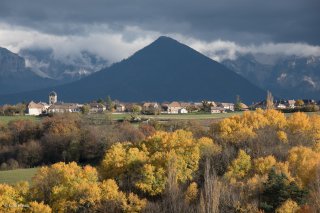 Village de Monestier du Percy devant le Ménil