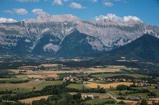 Plateau du Trièves avec les villages de Monestier du Percy et de Prébois devant l'Obiou