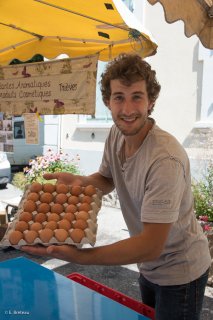 Marché à Mens. Romain Longo, éleveur de poules