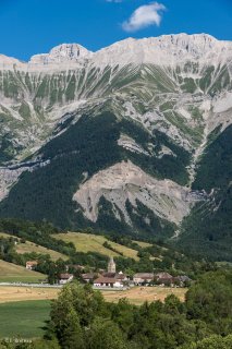 Village de Saint Baudille et Pipet au pied de l'Obiou