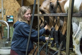 Sophie, GAEC Chabuel, éleveuse de chèvres et fromagère à Châtel en Trièves