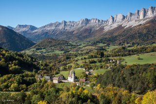 Village de Château Bernard au pied des falaises du Vercors