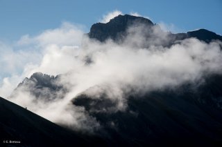 La Tête de l'Obiou dans les nuages. Isère, Trièves