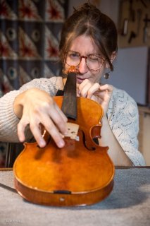 Mathilde Avedikian luthière à Saint-Michel les Portes. Trièves, Isère