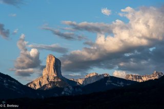 Le mont Aiguille vu depuis Roissard