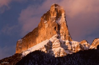 Le mont Aiguille au lever du soleil