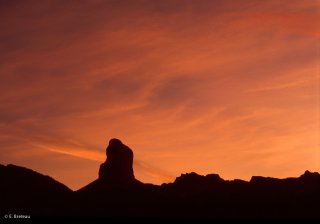 Soleil couchant derrière le Mont-Aiguille