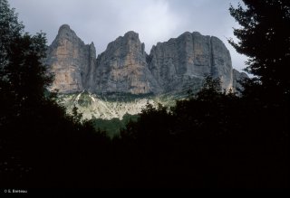 Les falaises du Vercors au dessus de Saint Andéol