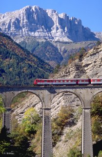 Viaduc du train à Saint Michel les Portes devant le Grand Veymont